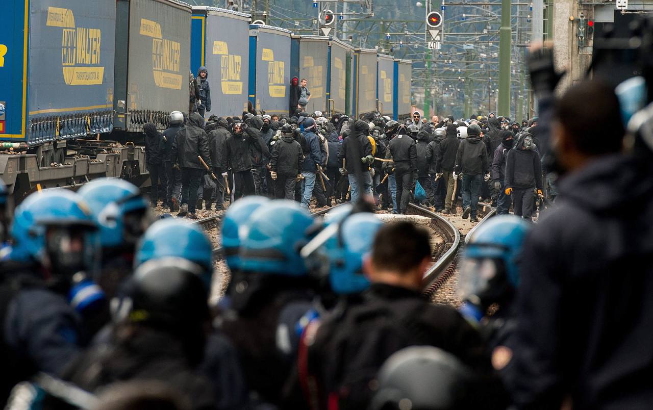 Geplante Grenzkontrollen: Proteste Am Brenner Eskalieren | Institut ...