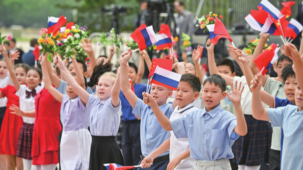 Children wave Chinese and Russian flags before a welcome ceremony for Russian President Vladimir Putin outside the Great Hall of the People in Beijing on May 16, 2024 Photo: VCG