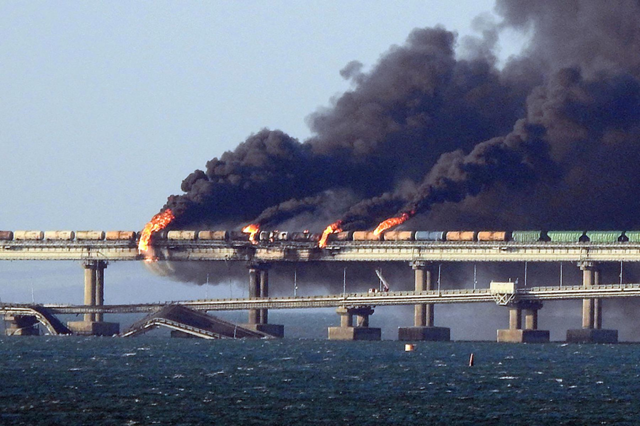 Взрыв Крымского моста 2022