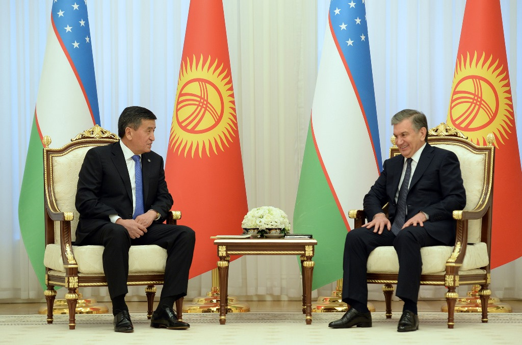 Отношения киргизов. Флаг Кыргызстана и Узбекистана.